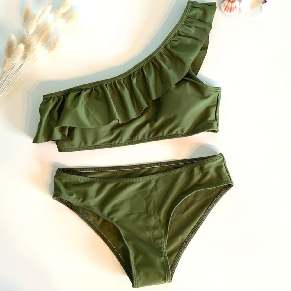green rruffle bikini set 💚